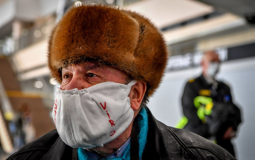 Москвичи могут купить маски и перчатки в кассах на всех станциях метро
