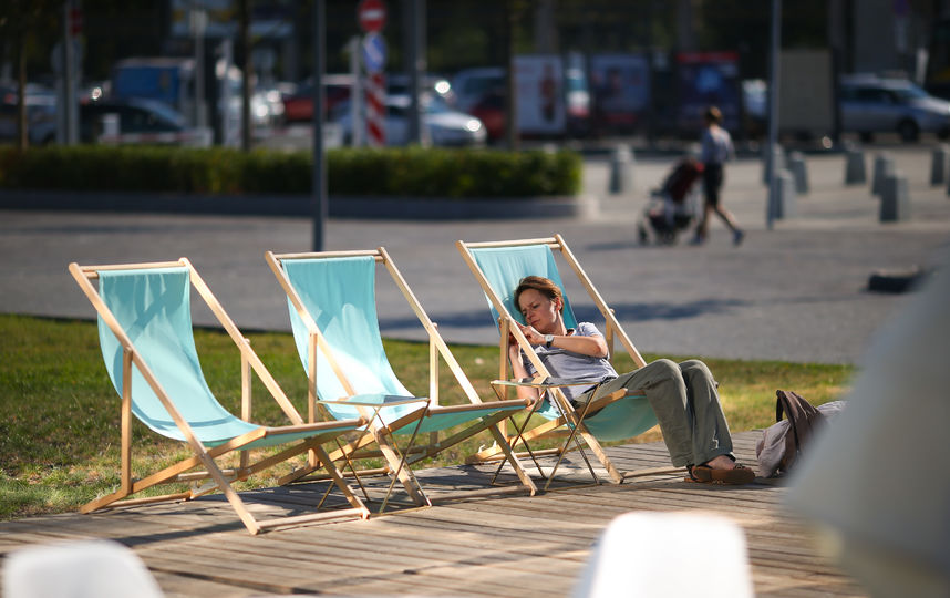 Москвичи радуются летней погоде осенью. Фото Василий Кузьмичёнок