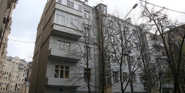 Здесь сейчас находится музей-квартира Мейерхольда.