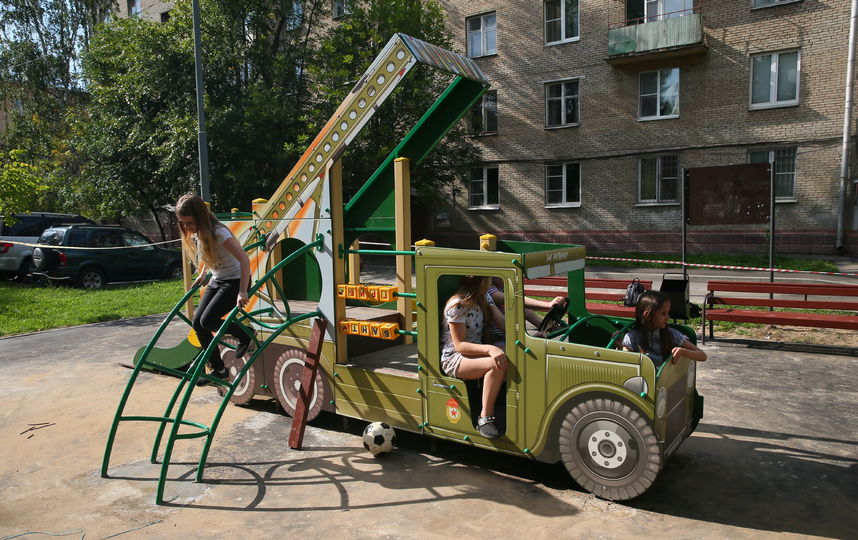 "Военные" площадки есть и в других дворах Москвы и России. Фото Василий Кузьмичёнок