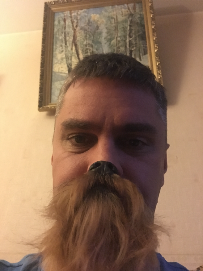 Александр вместе со своей таксой Пантелеем. Фото Анастасия