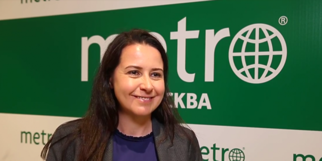 Люси Сондерс.