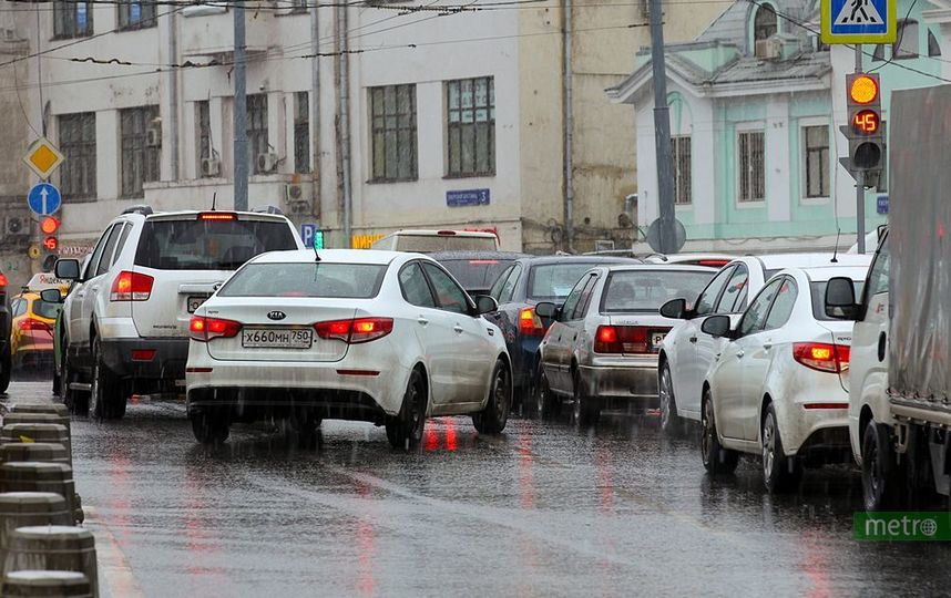 Московских водителей призвали перейти на зимнюю резину