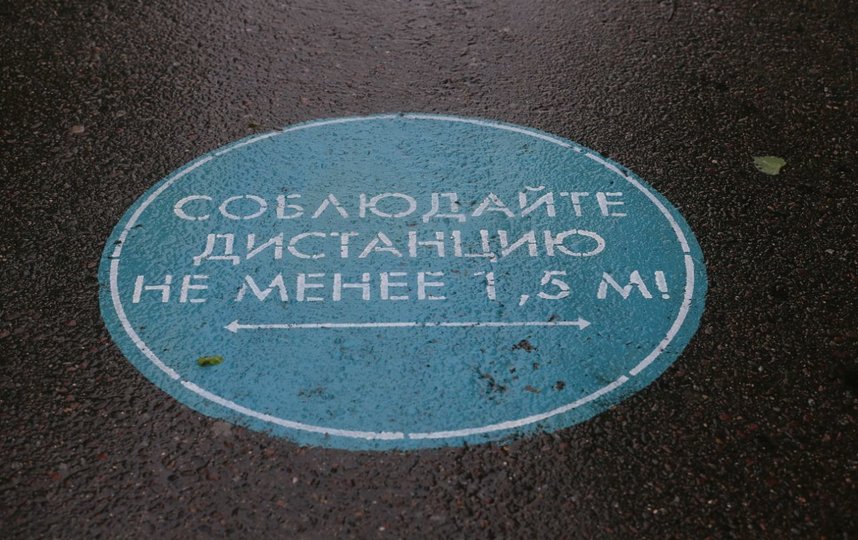 На открытых городских пространствах необходимо соблюдать социальную дистанцию. Фото Василий Кузьмичёнок