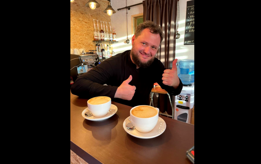 Вячеслав специально окончил курсы бариста. Фото из личного архива