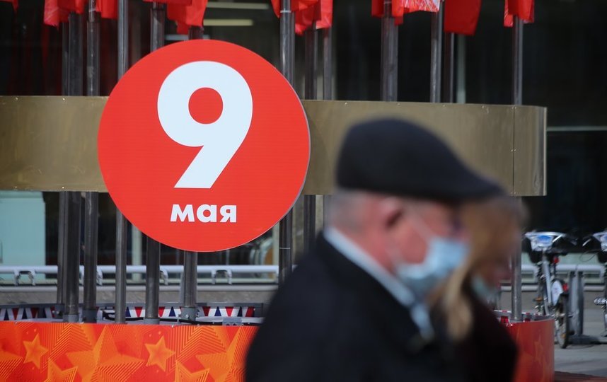 К 9 мая в этом году из-за пандемии коронавируса Москву украсили скромнее, чем обычно. Фото АГН "Москва"/Сергей Ведяшкин