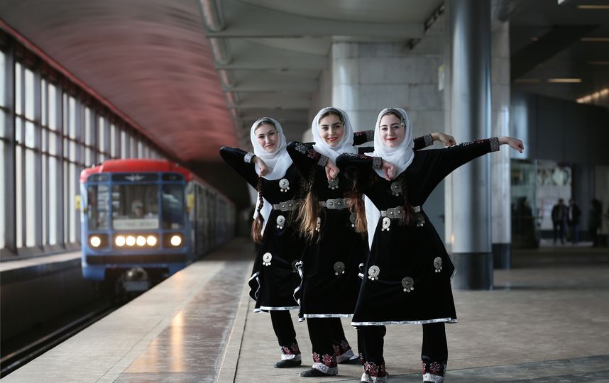 Участники церемонии открытия выставки. Фото пресс-служба московского метрополитена.