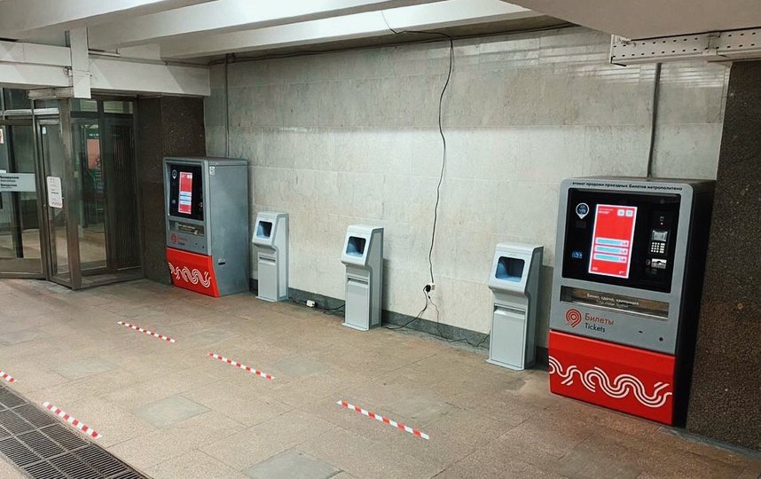 На станциях столичного метро началась установка автоматических санитайзеров
