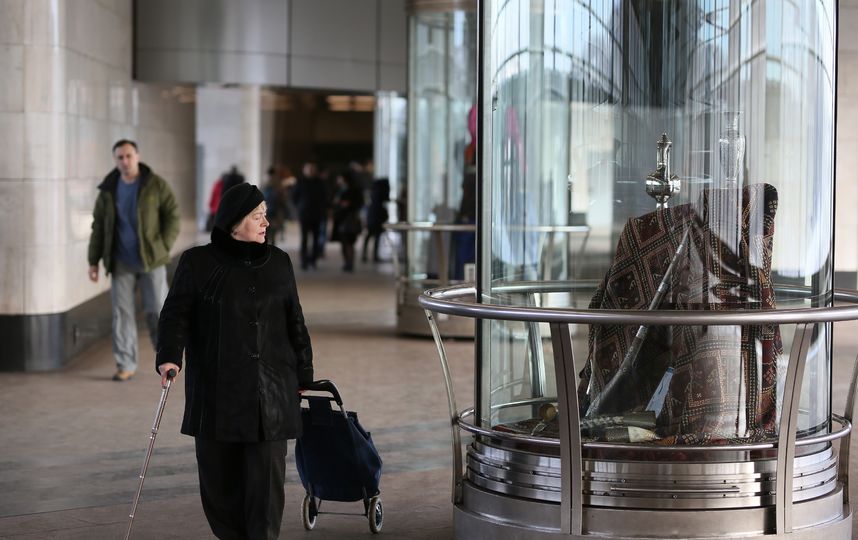 Выставка привлекает внимание пассажиров. Фото пресс-служба московского метрополитена.