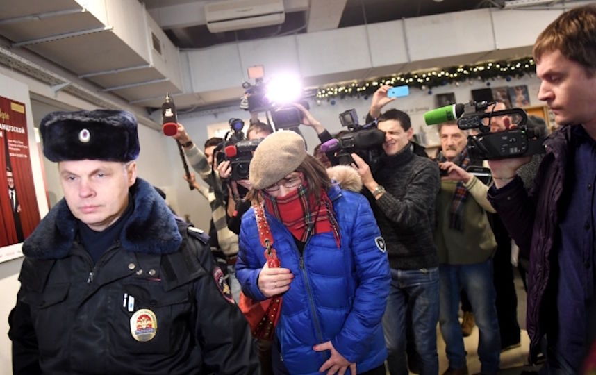 На выставке Джока Стёрджеса мужчина облил экспонат неизвестной жидкостью