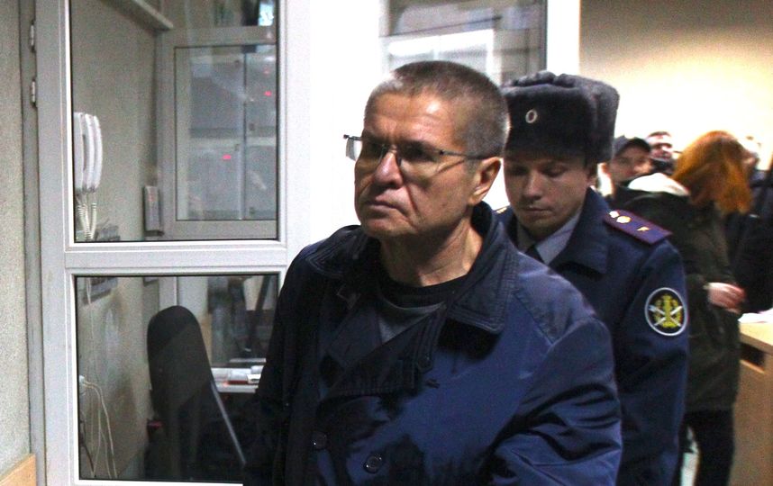 Алексей Улюкаев в здании суда. Фото Василий Кузьмичёнок
