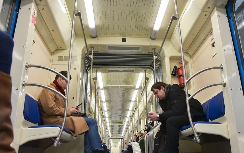 На "серой" ветке московского метро остановлено движение