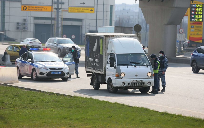 На въездах в Москву выставлены полицейские посты. Фото Василий Кузьмичёнок