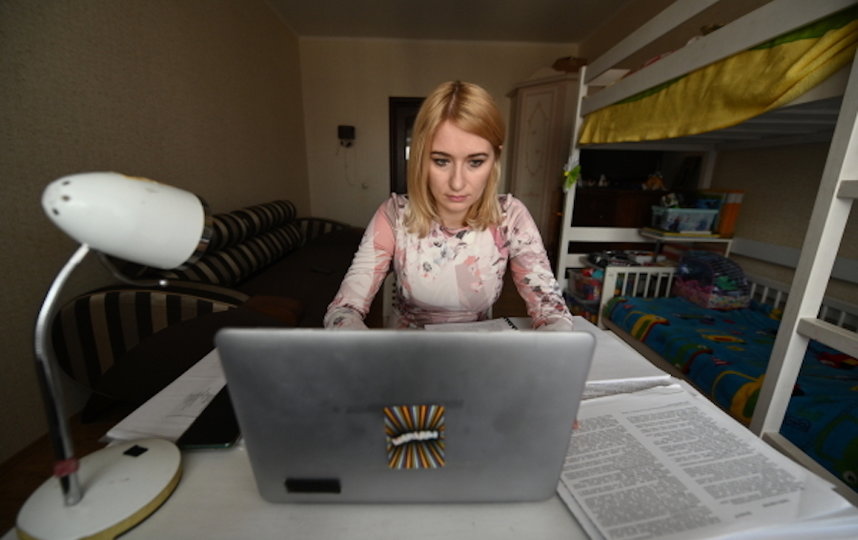 "Началась поголовная слежка": каково на удалёнке работникам разных профессий