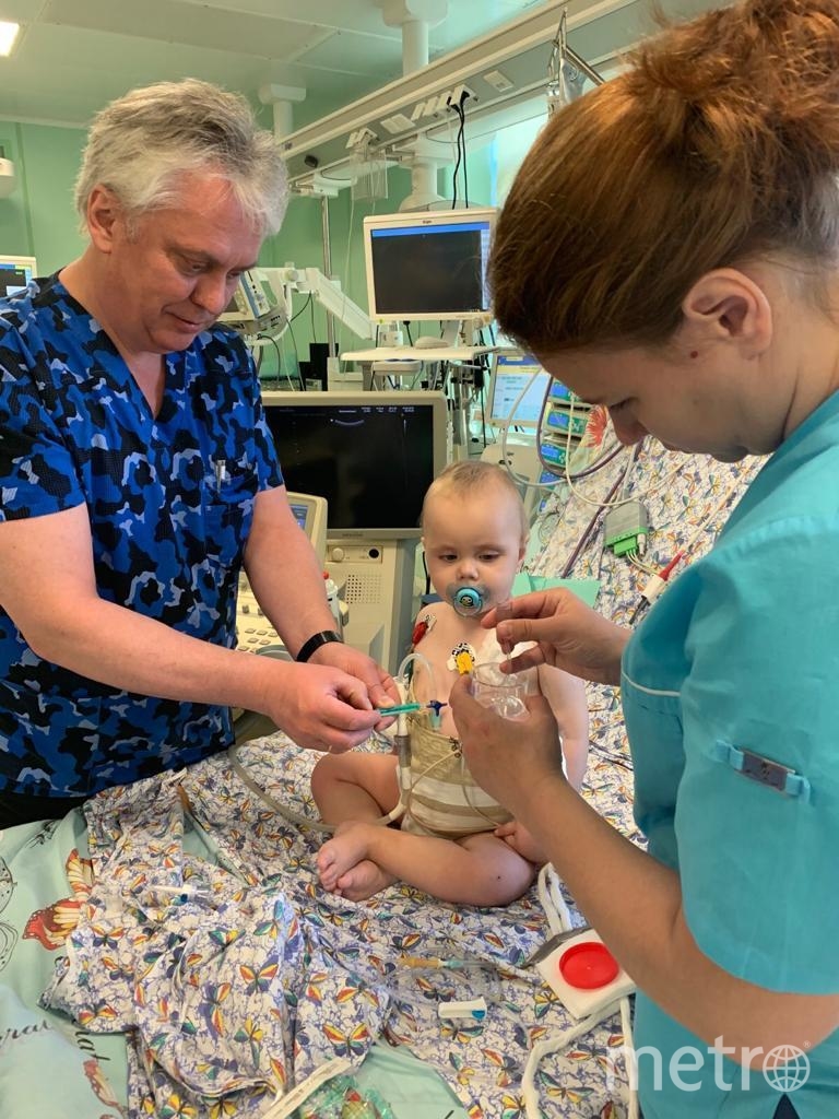 Михаил Каабак, пациент Дима Десятский и лечащий врач Юлия Вьюнковая. Фото предоставлено Екатериной Григорьевой, "Metro"