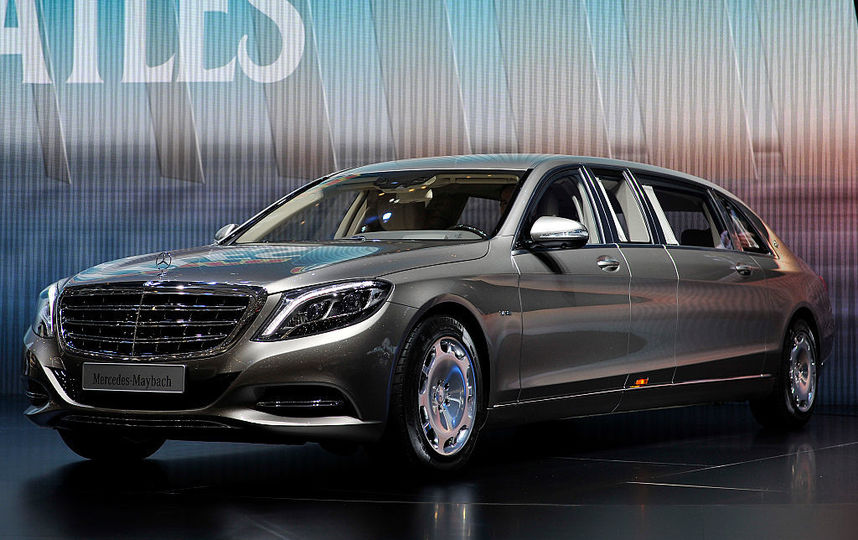 Неизвестный в центре Москвы бросил "коктейль Молотова" в Maybach