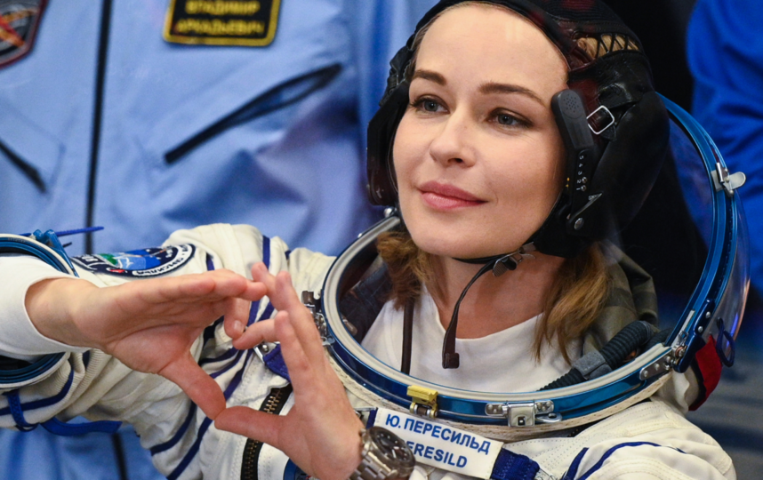 Юлия Пересильд прощается с родными. Фото Рамиль Ситдиков |, РИА Новости