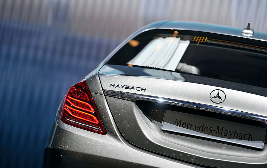 Неизвестный в центре Москвы бросил "коктейль Молотова" в Maybach. Фото Getty