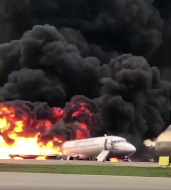 Катастрофа в аэропорту Шереметьево произошла 5 мая. Фото скриншот: youtube.com/watch?v=bta7_M-EY30