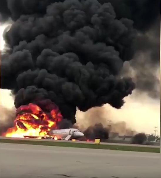 Катастрофа в аэропорту Шереметьево произошла 5 мая. Фото скриншот: youtube.com/watch?v=bta7_M-EY30