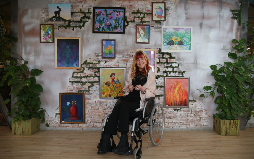 Елена рисует всё – от портретов до сказочных персонажей и животных. Фото Василий Кузьмичёнок