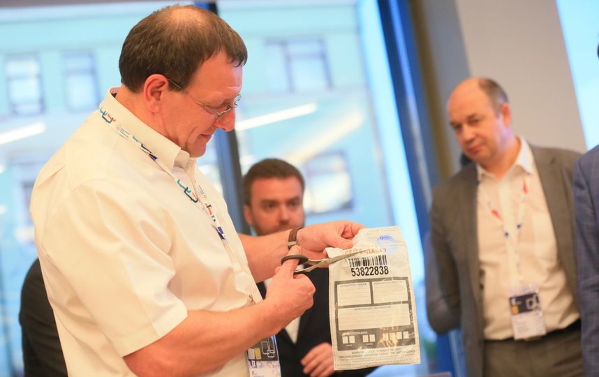 Расшифровка ключей электронного голосования. Фото Василий Кузьмичёнок