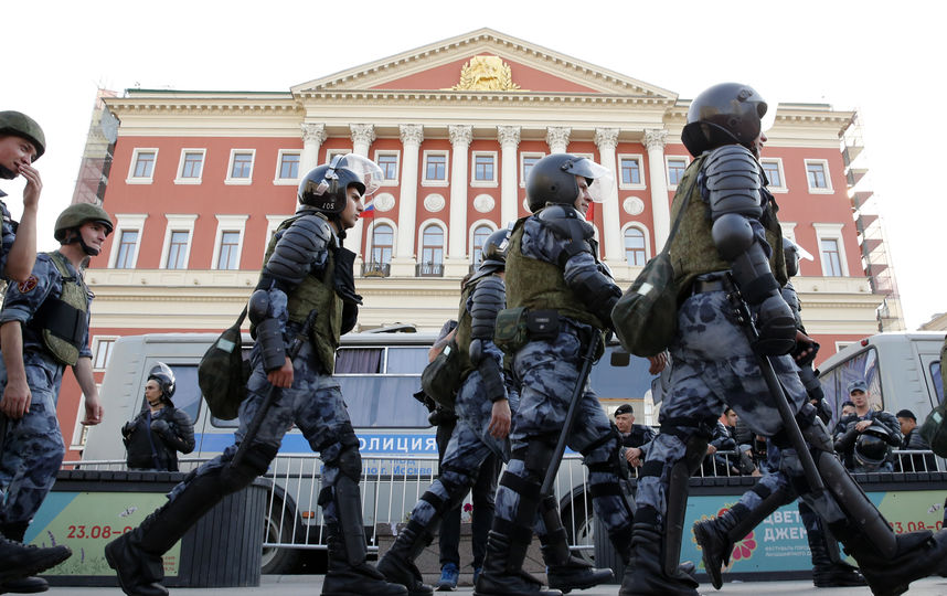 Официально: На несанкционированной акции в центре Москвы задержали больше тысячи человек