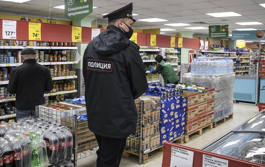 Около 80 человек были оштрафованы за посещение магазина без маски в Москве