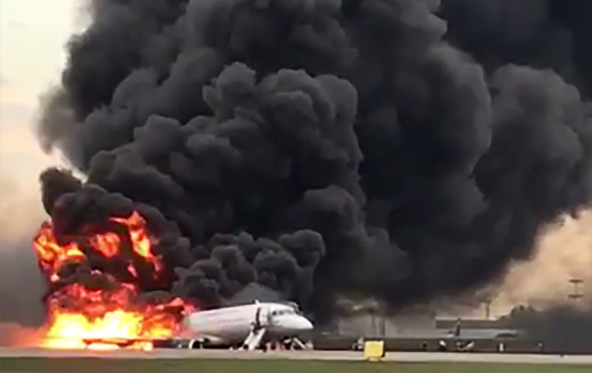 Трагедия произошла в аэропорту "Шереметьево" вечером 5 мая. Фото AFP