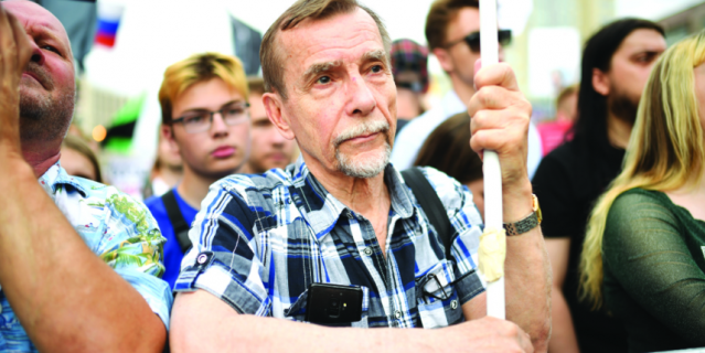 Лев Пономарев.