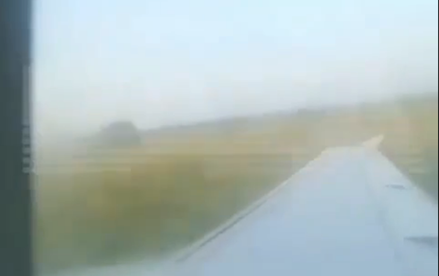 Опубликовано видео жёсткой посадки Airbus A-321 в Подмосковье, снятое из самолёта пассажиром