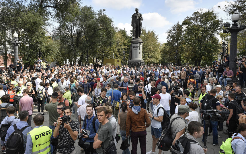 Около 750 человек приняли участие в несогласованной акции в центре Москвы