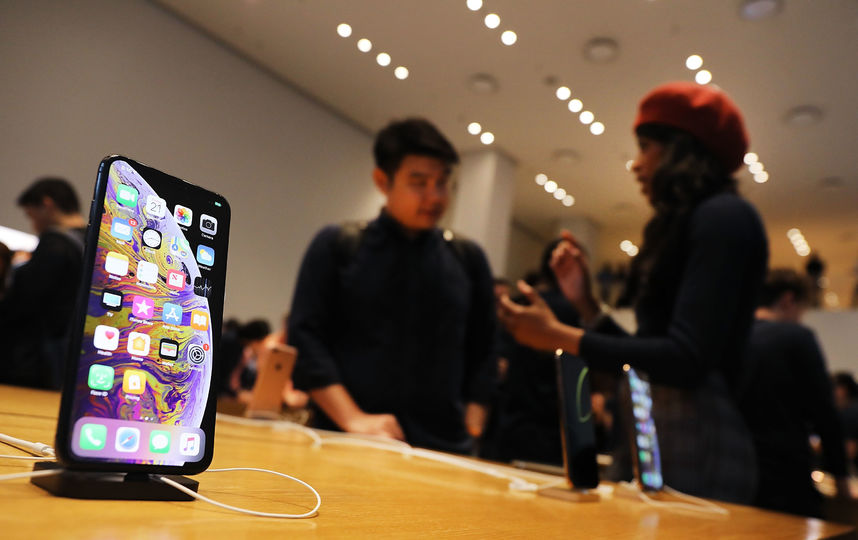 Первый день продаж новой линейки iPhone в США. Фото AFP