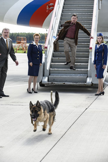 Овчарка Пальма не очень рада своему хозяину (Ян Цапник). Фото Марс Медиа