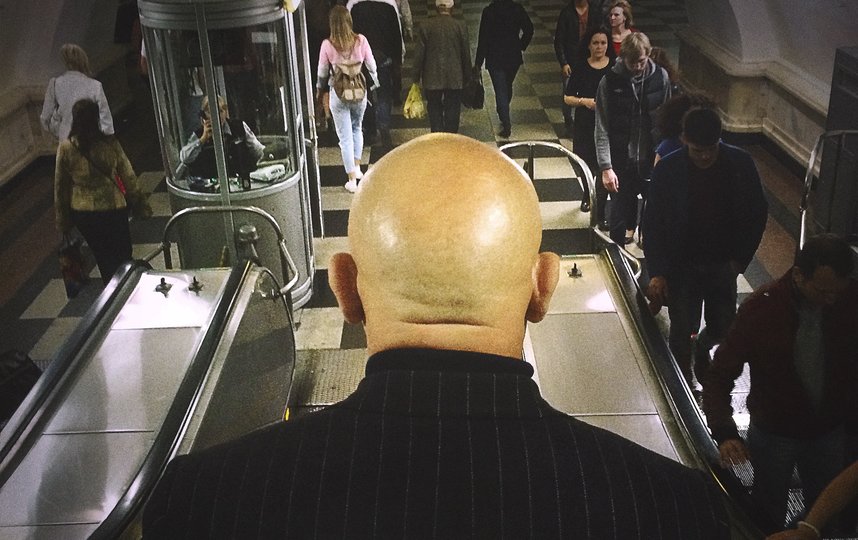 Писательница Алла Ботвич "оживила" фотографии пассажиров столичной подземки