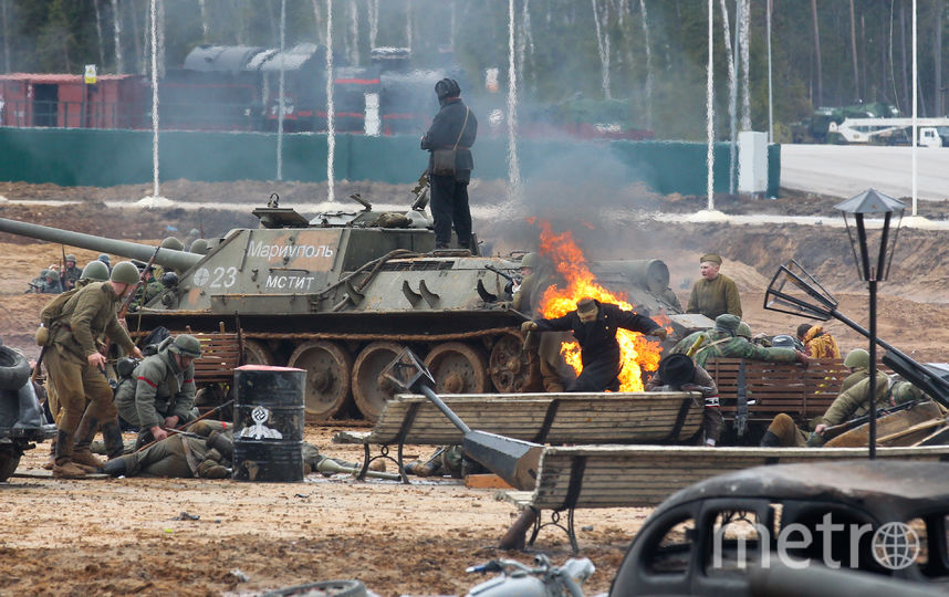 Под Москвой снова взяли штурмом Рейхстаг. Фото Василий Кузьмичёнок., "Metro"