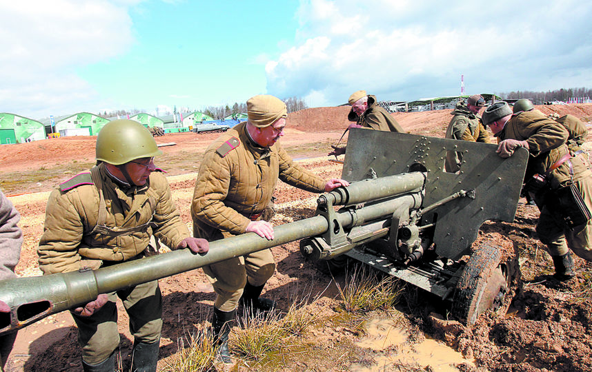 Под Москвой снова взяли штурмом Рейхстаг. Фото Василий Кузьмичёнок., "Metro"