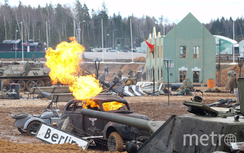 Под Москвой снова взяли штурмом Рейхстаг. Фото Василий Кузьмичёнок., "Metro"