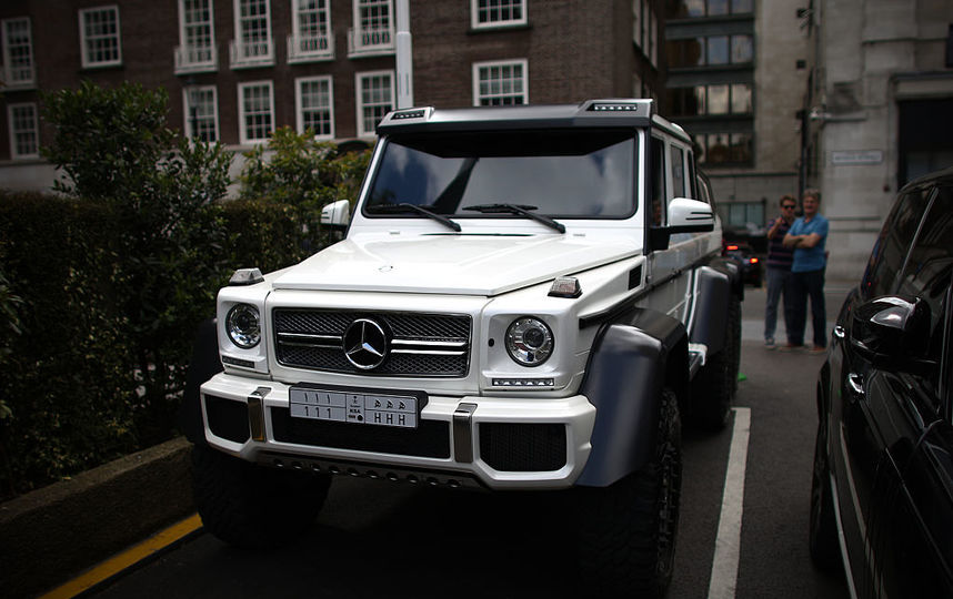 "Покупатели" угнали из автосалона в Москве Gelandewagen за 11 млн рублей