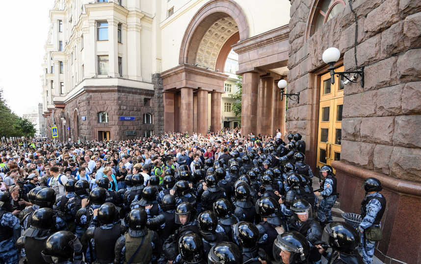 В МВД сообщили о задержании 295 человек. Фото AFP