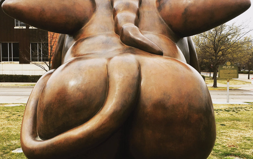 Бронзовая статуя, работа Фернандо Ботеро. Фото Twitter, @fjjma