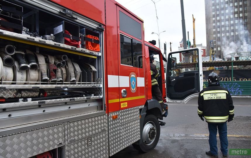 Пожар на площади 450 кв метров произошёл на строительном рынке в Подмосковье