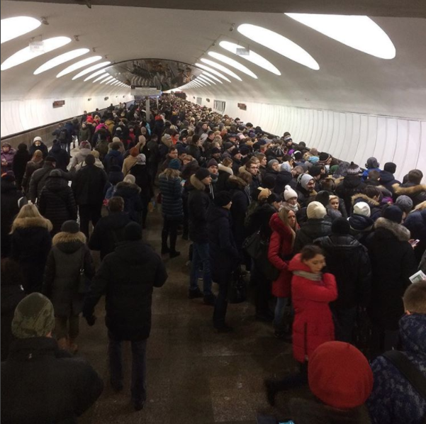 Москва сбой. Час пик в метро в Москве. Серая ветка. Серая ветка метро. Час пик серая ветка.