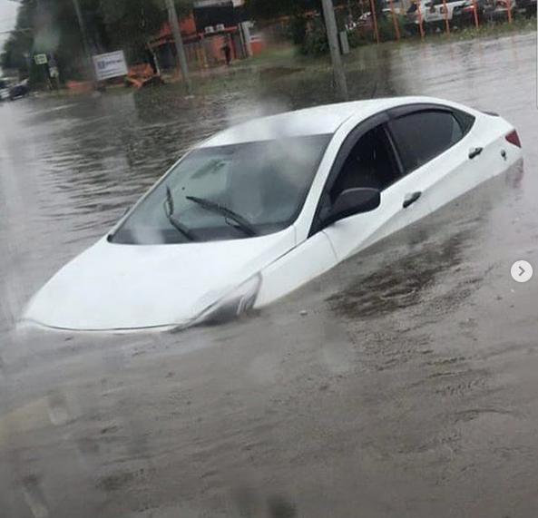 Потоп на подъезде к Шереметьево. Фото скриншот: instagram.com/vladagordina/