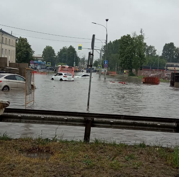 Потоп на подъезде к Шереметьево. Фото скриншот: instagram.com/vorobevdmitriy/