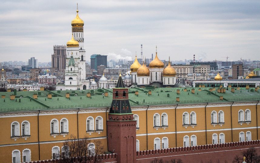 Без снега Москва пока не останется. Фото AFP