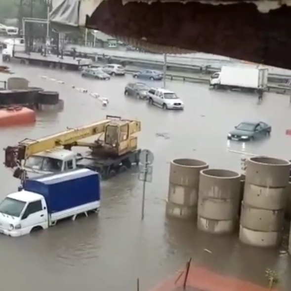 Потоп на подъезде к Шереметьево. Фото скриншот: instagram.com/irusikv_79/