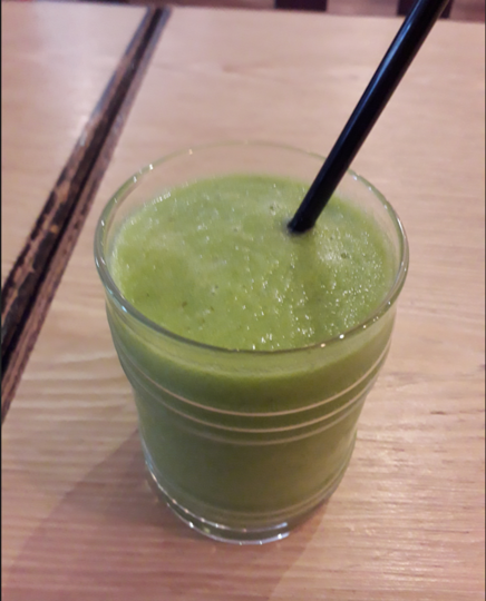 Смузи "Яблоко, сельдерей, шпинат". Фото Мария Позина, "Metro"