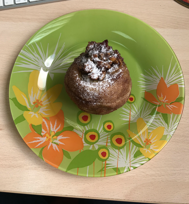 Яблоко печёное с орехами. Фото Индира Шестакова, "Metro"