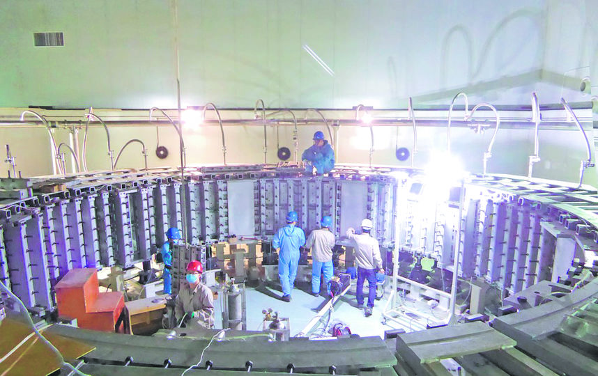 Представители 35 стран работают на строительстве. Фото Iter